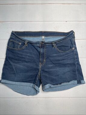 Levi’s 32 Jean Shorts Ladies Classic Mid Cuffed Stretch Denim Comfy Levi Midi